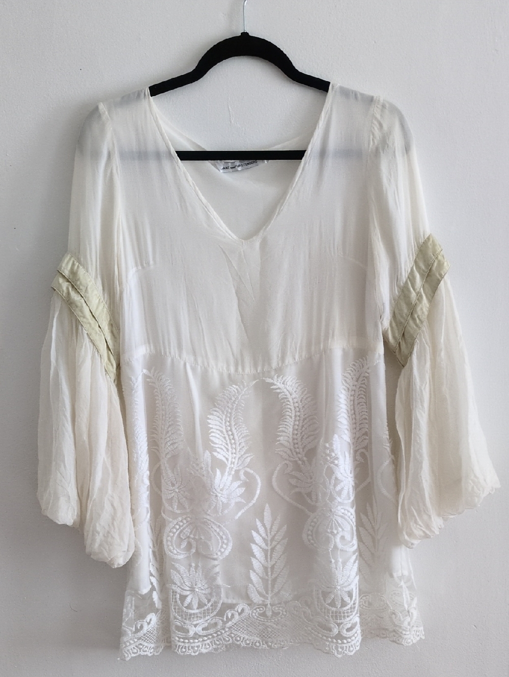 Diane Von Furstenberg Cream/White Silk Embroidered V-Neck Blouse
